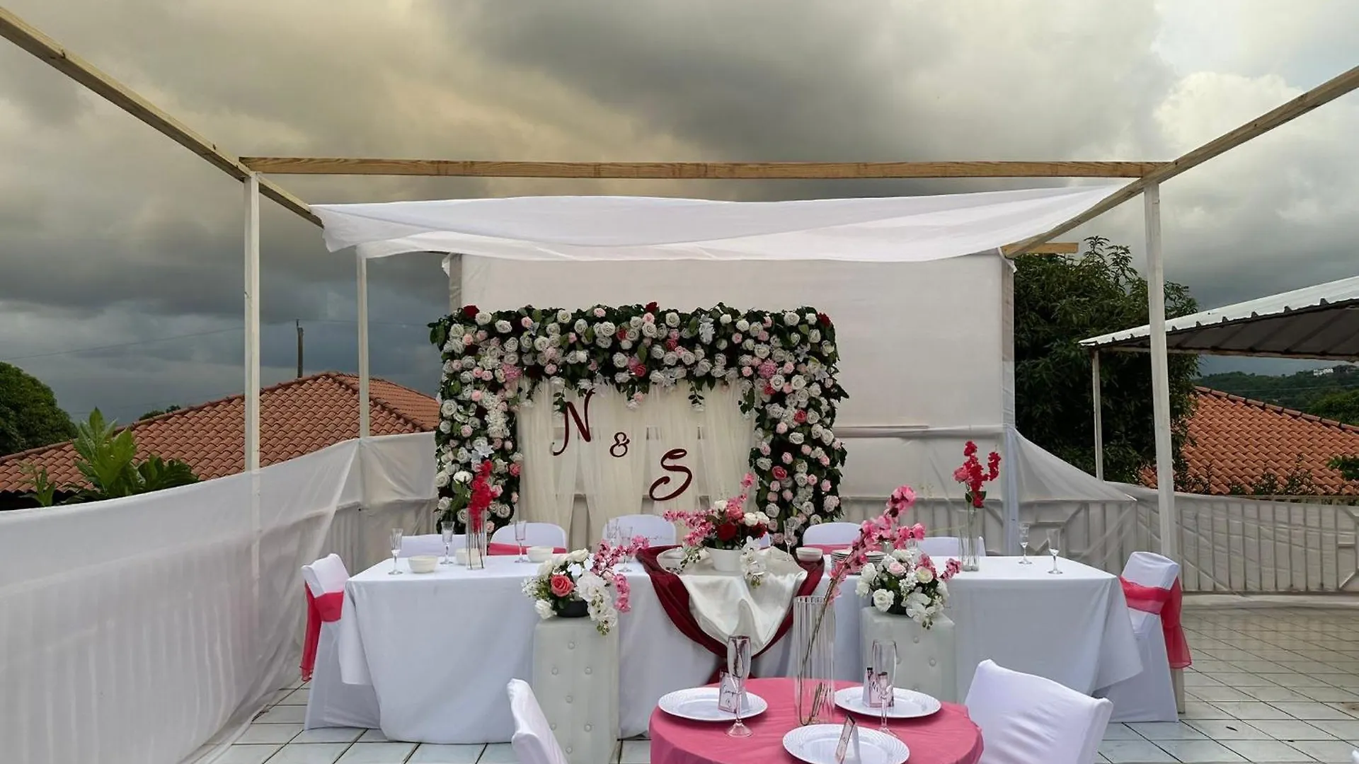 The Dream Nest At Csompo Silver Manor Saint Maryʼs Penzion
